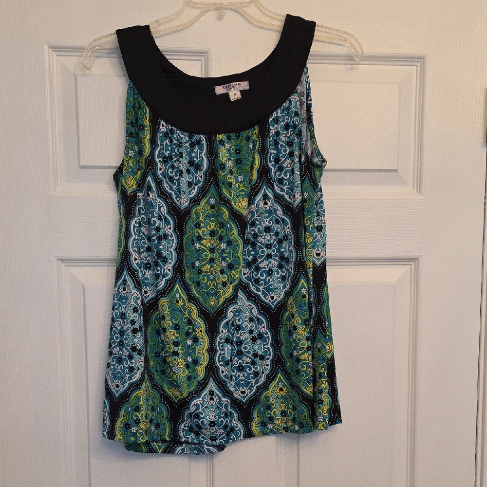 Stylish Black and Blue Patterned Top Size Medium Very Flattering